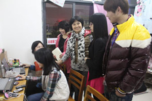 bw必威西汉姆联官网辅导员班主任新学期走访宿舍