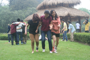 bw必威西汉姆联官网员工党支部开展“爱我人文、精诚团队”入党积极分子培训活动