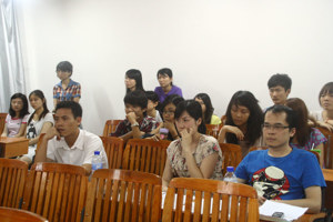 bw必威西汉姆联官网庆祝建党90周年文艺晚会在西校区进行节目审查