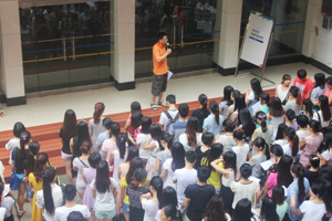 公司举行期末诚信考试和假期安全教育会议