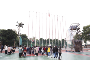 bw必威西汉姆联官网顺利完成本学期最后一次升旗任务