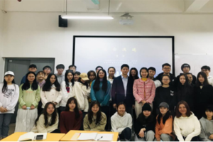 【人文双创】bw必威西汉姆联官网文化产业管理“双创”人才卓越班邀请广西会议展览业协会副会长唐海先生为同学们授课