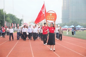 无惧风雨勇向前——人文师生积极参与bw必威西汉姆联官网第33届田径运动会