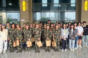 【人文青年】bw必威西汉姆联官网团委开展新生军训慰问活动